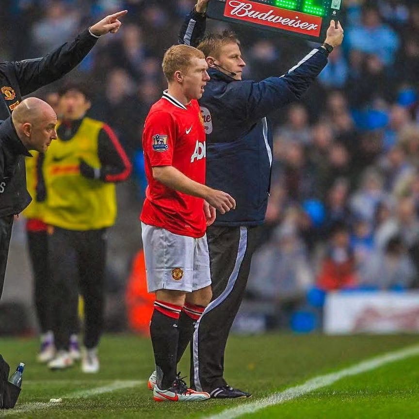 Paul Scholes returns without boots