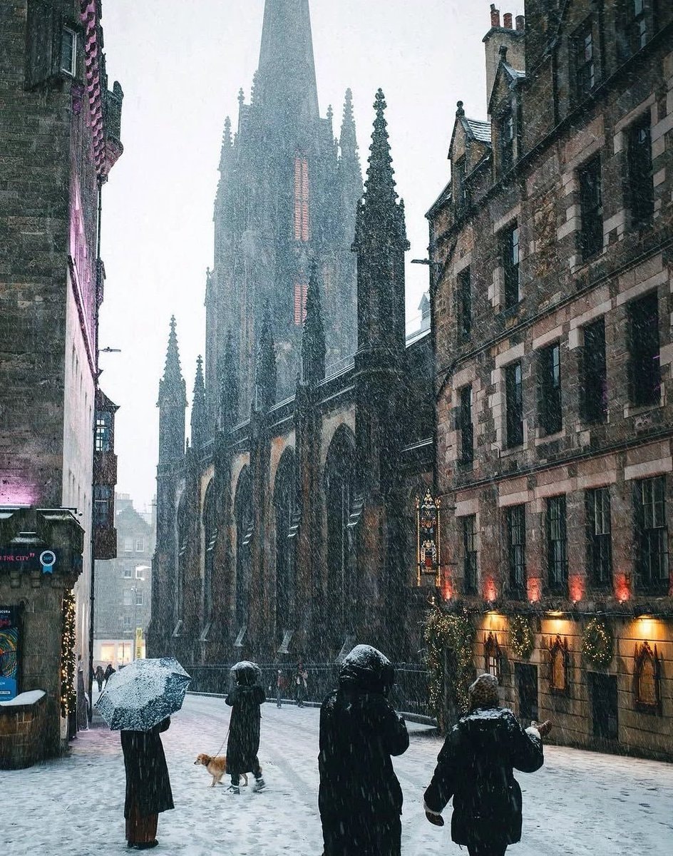 Edinburg Scotland rainy weather (photo 2 of 4)