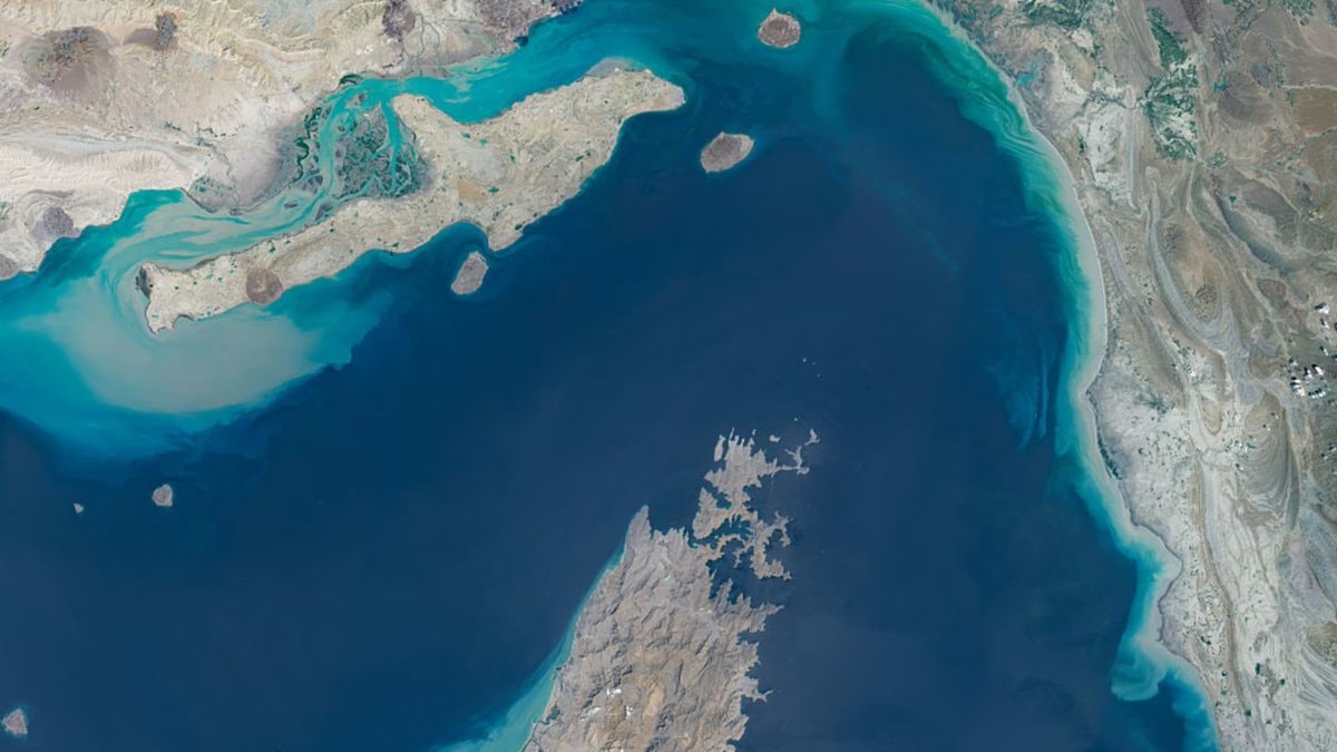 News Iran Strait of Hormuz charge plan (photo 2 of 2)