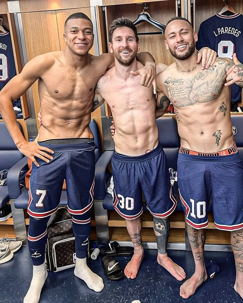 Mbappé Messi Neymar locker room