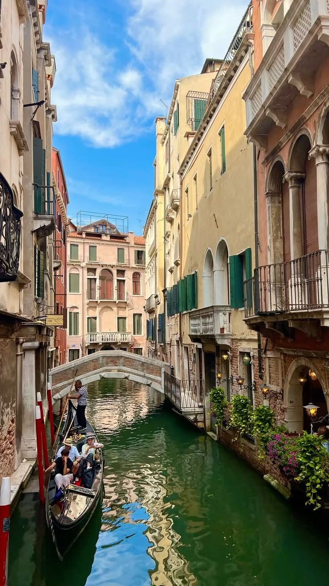 Venice canal and gondola (photo 4 of 4)