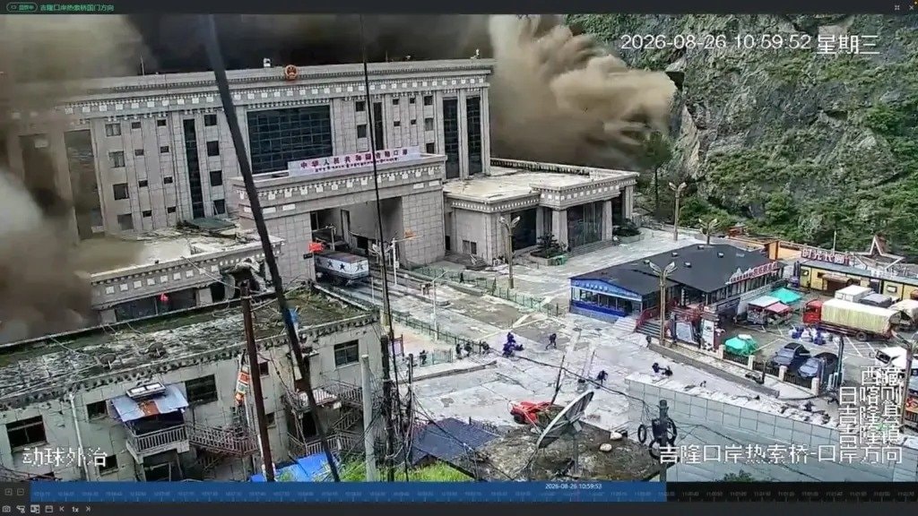 Nepal-Tibet border flood chaos (photo 1 of 3)