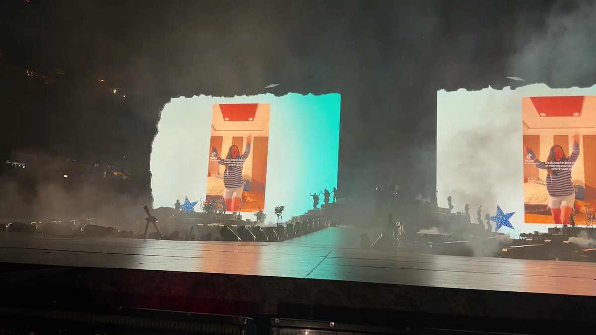 KAROL G BbY WOW live debut
