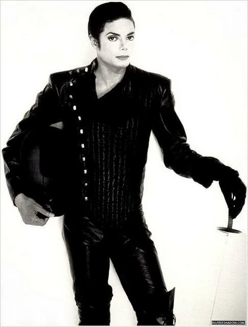 Michael Jackson dramatic pose 😏 (photo 2 of 2)