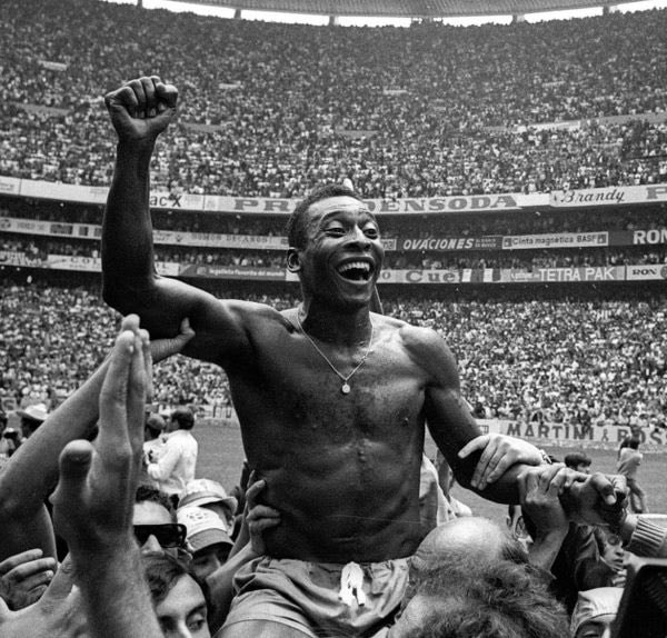 Pelé 1975 NYT stats (photo 2 of 2)