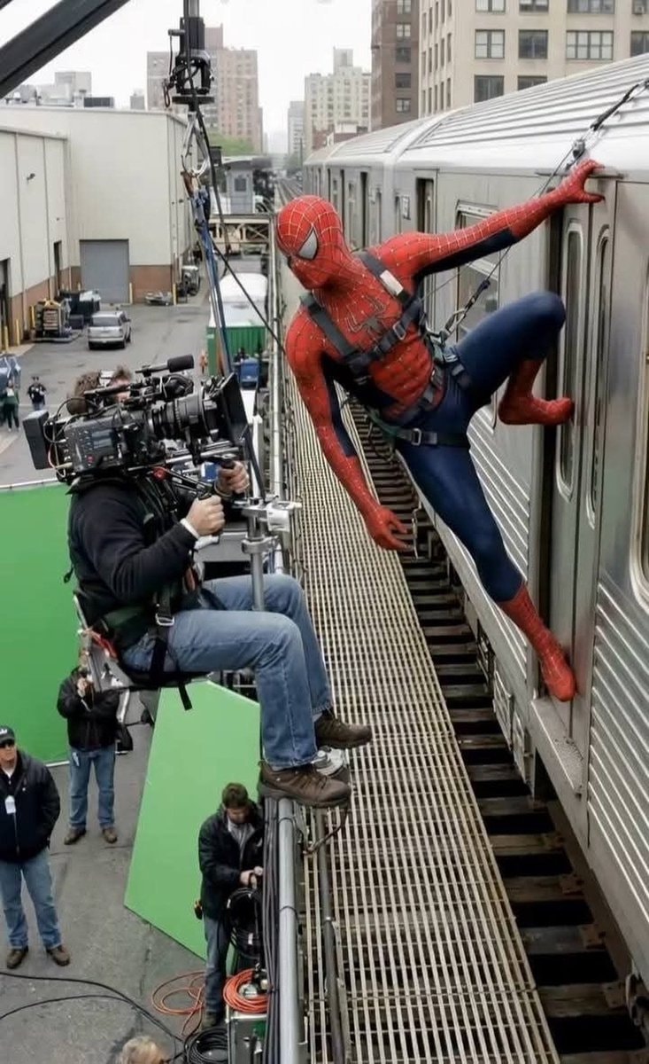 Spider-Man train scene behind the scenes