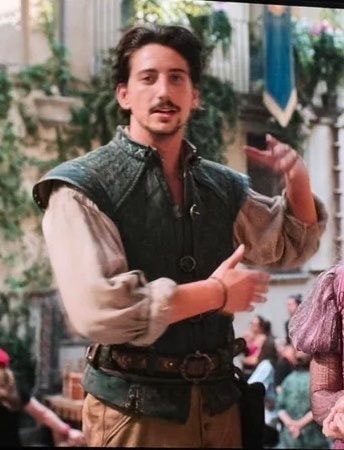 Zachary Levi on Milo Manheim Flynn Rider (photo 2 of 2)