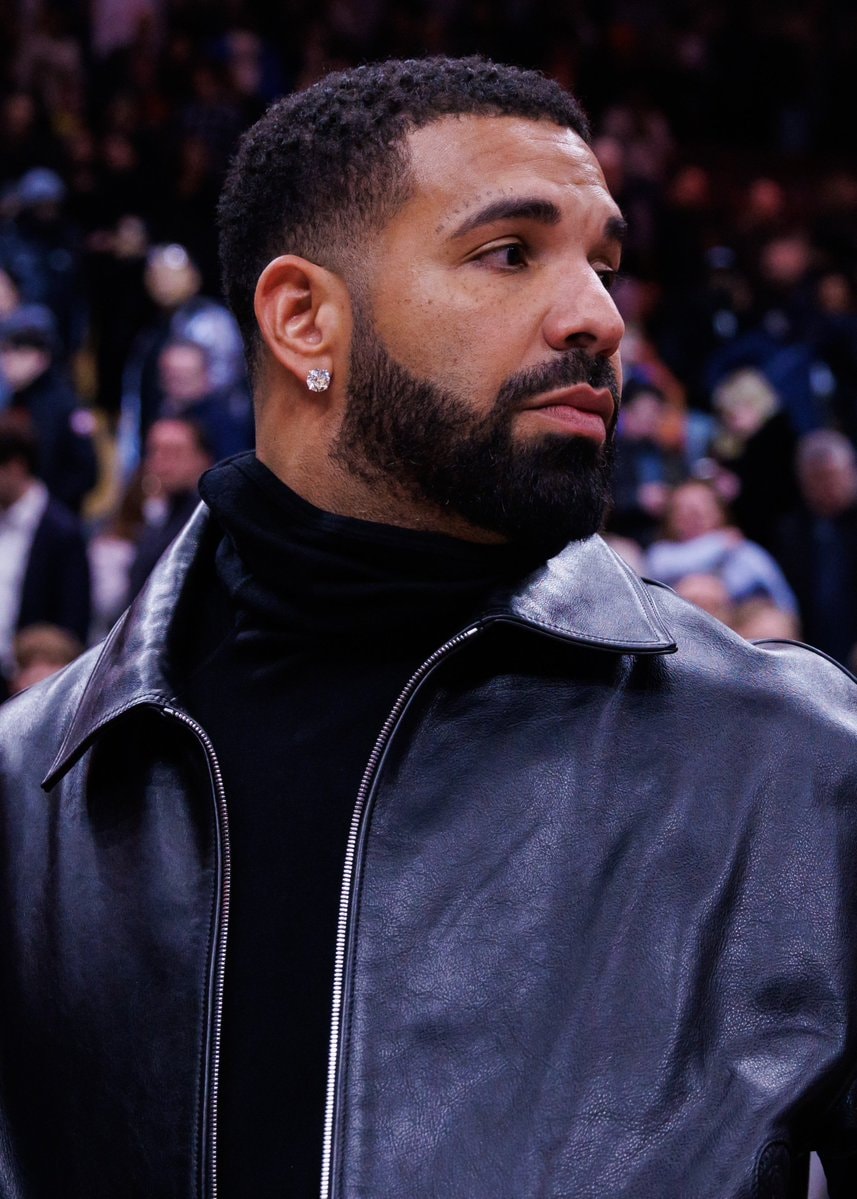 drake album sales milestone (photo 1 of 2)