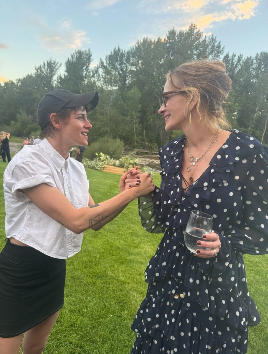 Kristen Stewart Julia Roberts Emma Roberts wedding