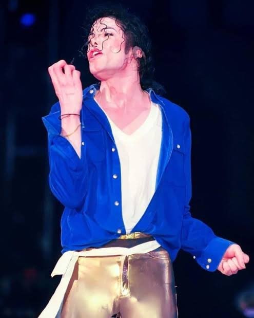 Blue Jacket Live Stage Performance (photo 3 of 4)