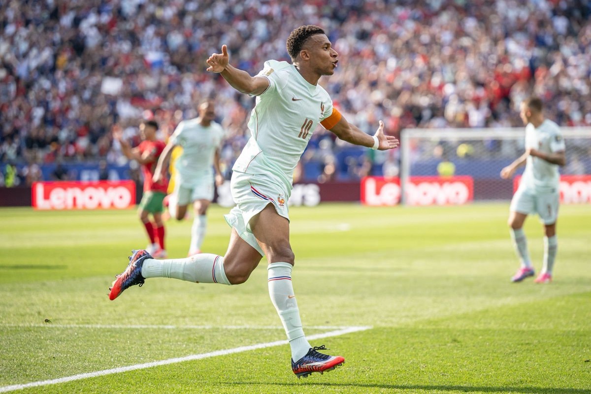 Pelé Müller Maradona Messi Mbappé World Cup feats