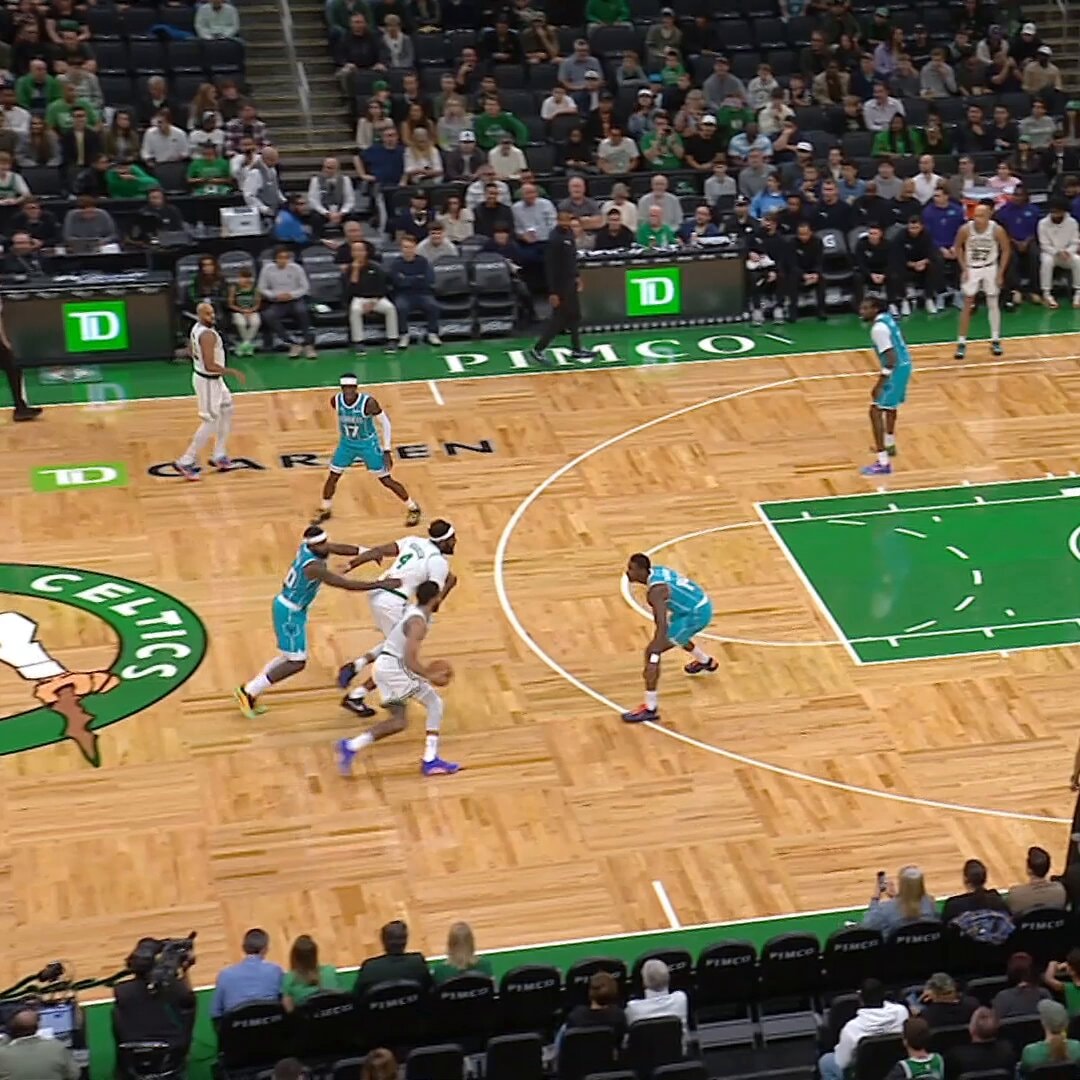 Jayson Tatum lob to Mitchell Robinson
