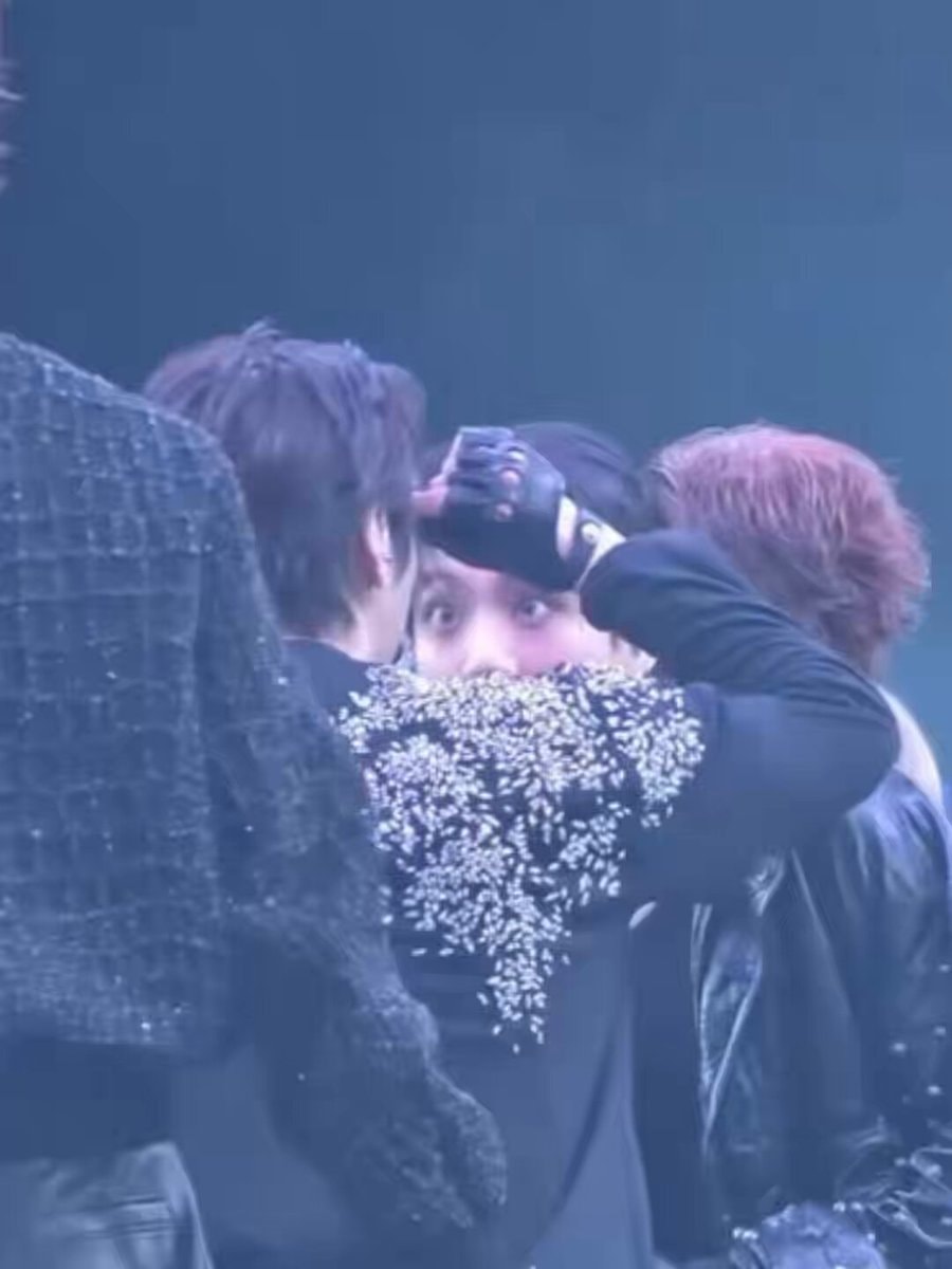 Yoongi eye drops concert moment