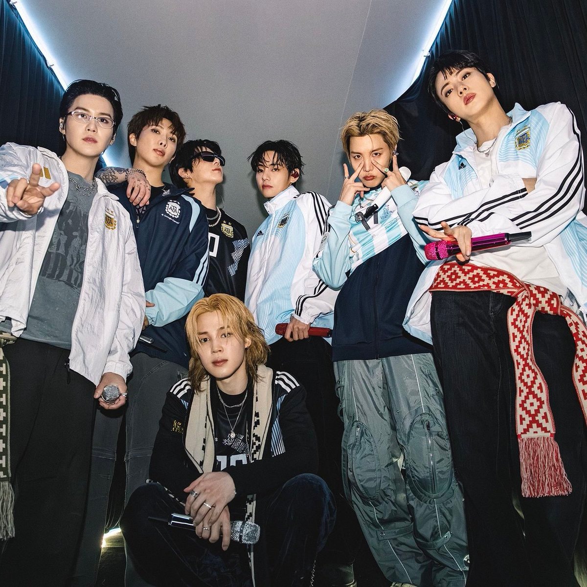 K-pop group aura moment 🔥