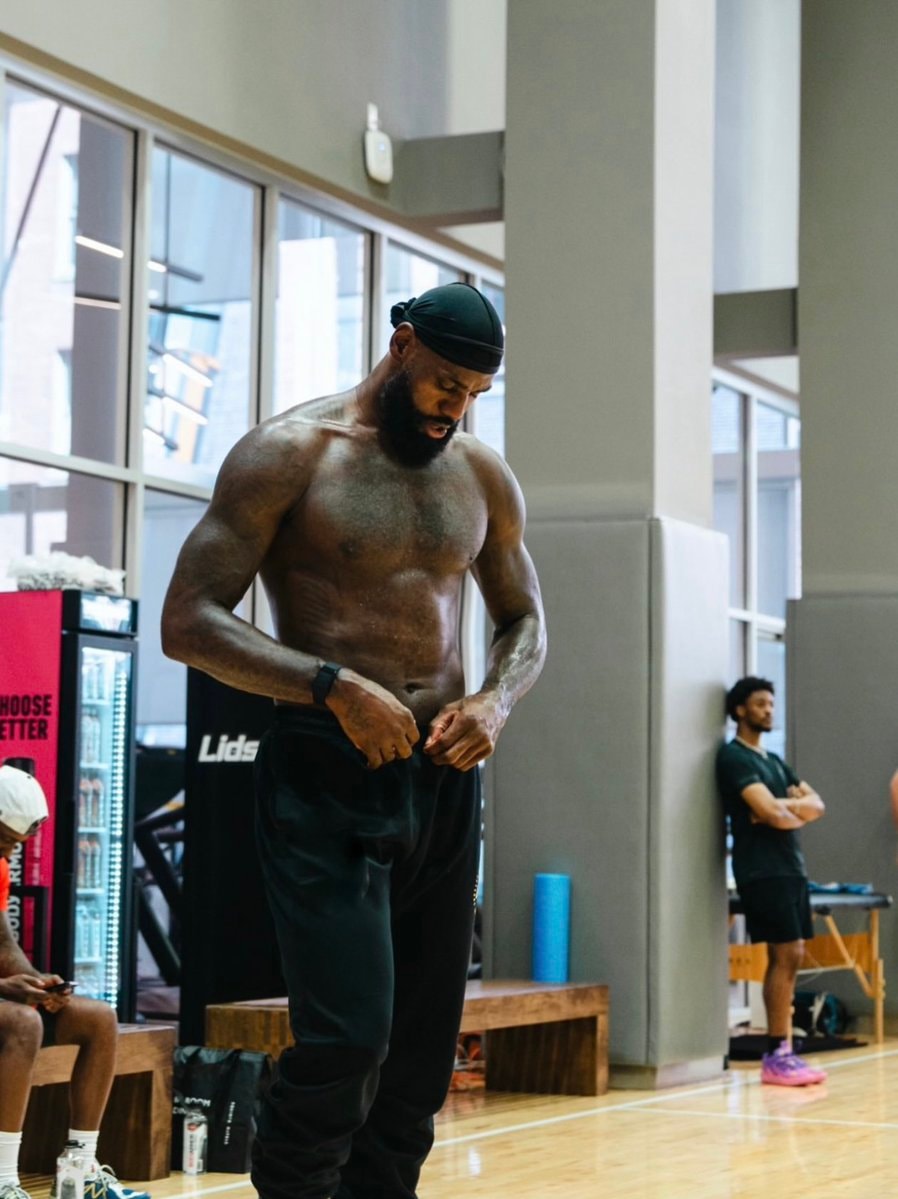 LeBron offseason workout (photo 2 of 2)