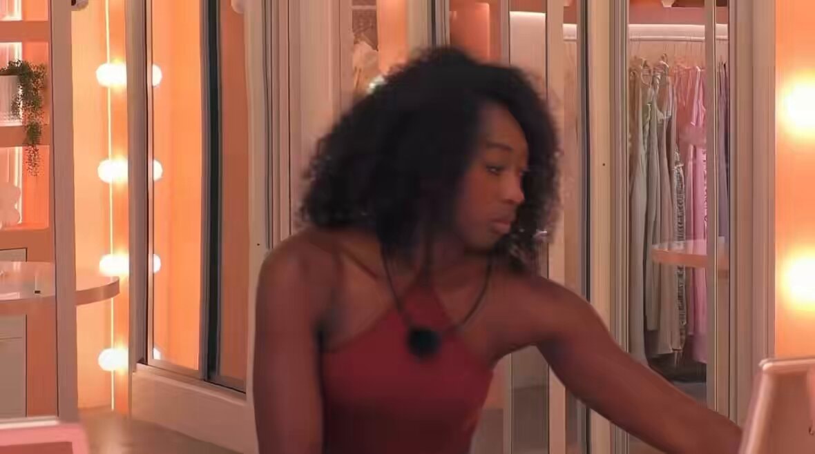 Carl describes Aniya as his type on Love Island USA