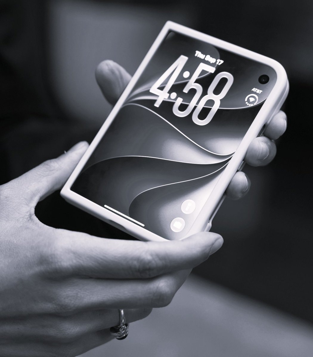 Samsung foldable phone availability (photo 2 of 2)