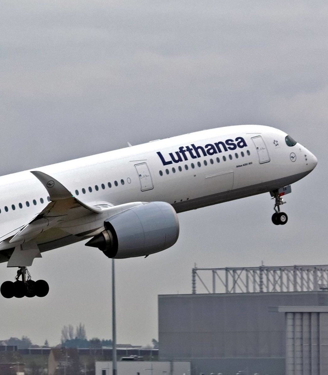 Lufthansa Airbus A350-900 takeoff