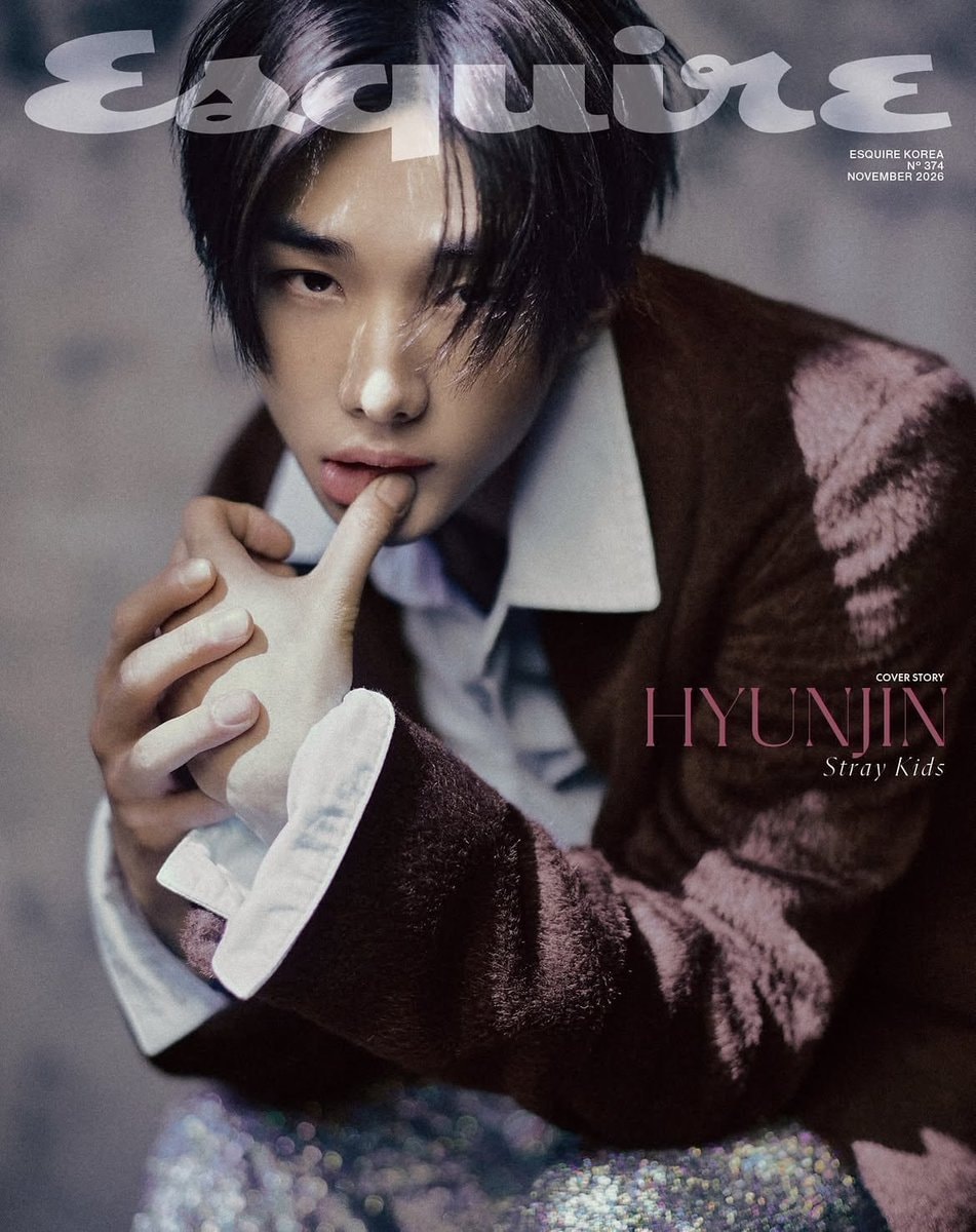 Hyunjin Esquire Korea cover (photo 2 of 2)