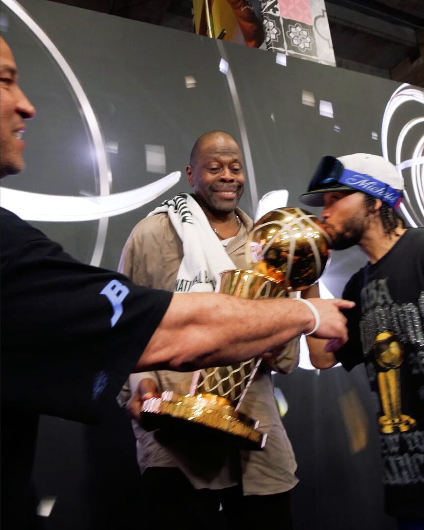Patrick Ewing holding Larry O'Brien Trophy