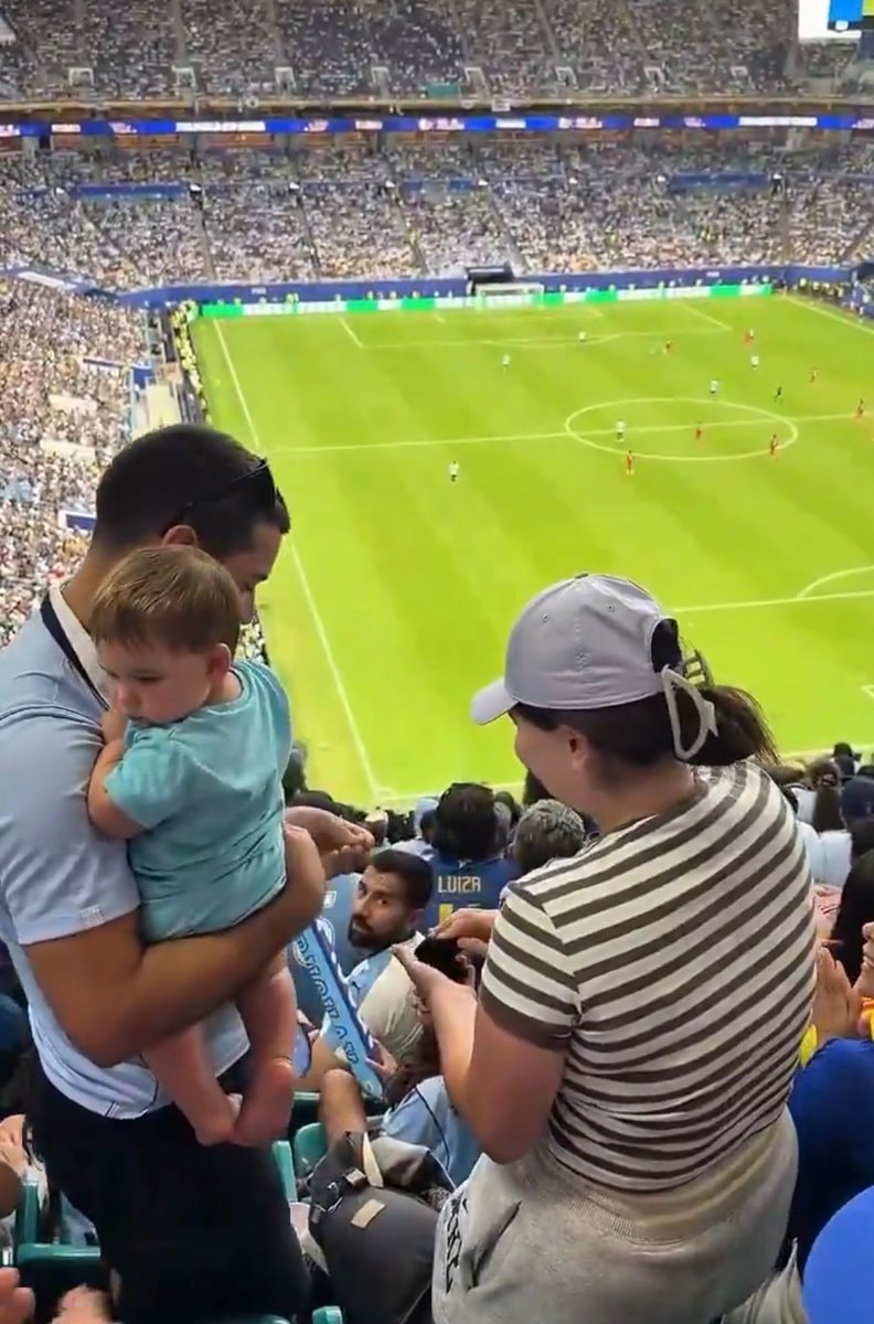 Uruguay fan proposal interrupted by Cape Verde goal (photo 2 of 2)