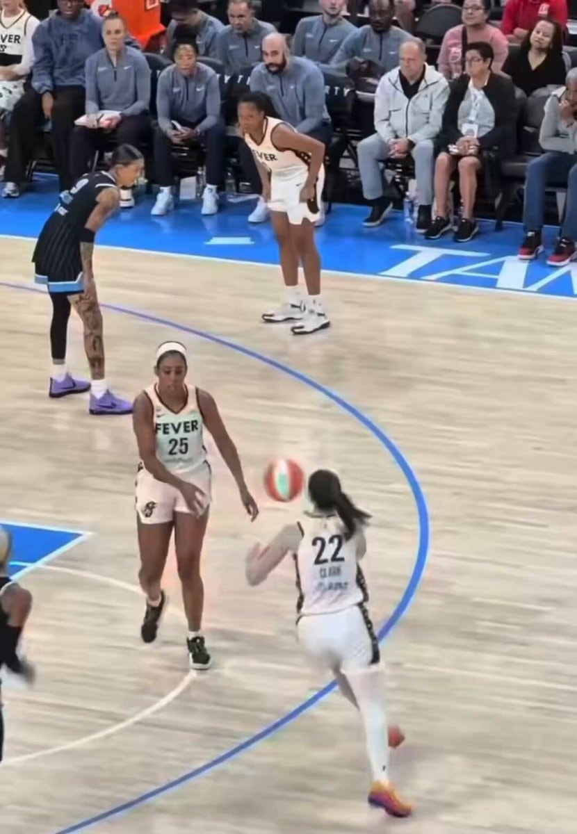 basketball double fake out