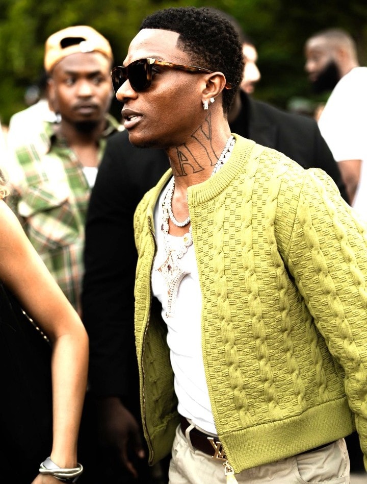 Wizkid Louis Vuitton Paris fashion show 🇨🇵 (photo 2 of 3)