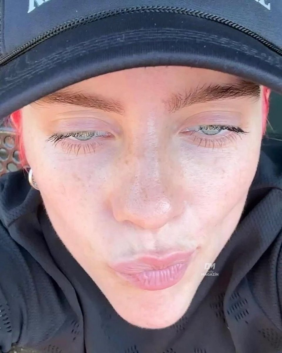Billie Eilish kissing poses