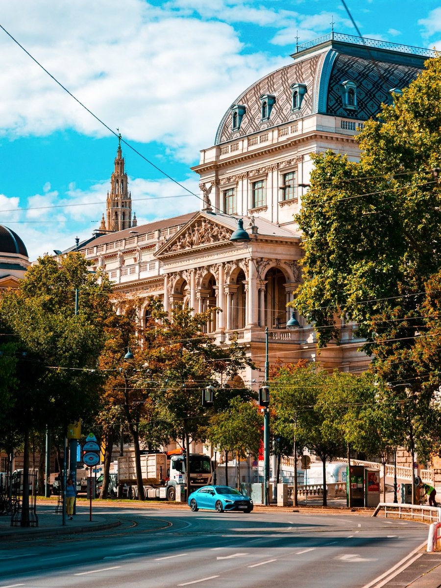 Vienna street scene (photo 1 of 2)