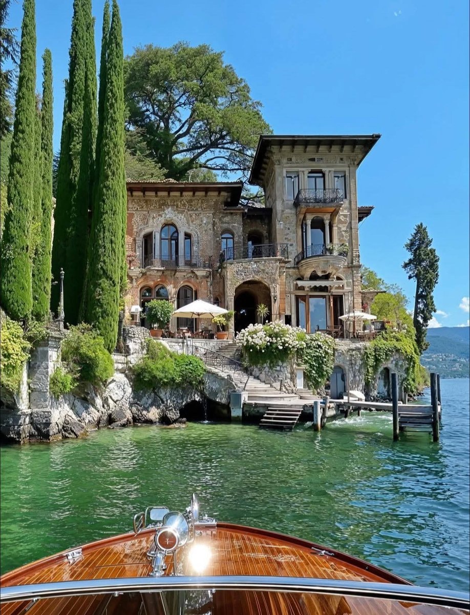 Como Lake Italy 🇮🇹 (photo 2 of 4)