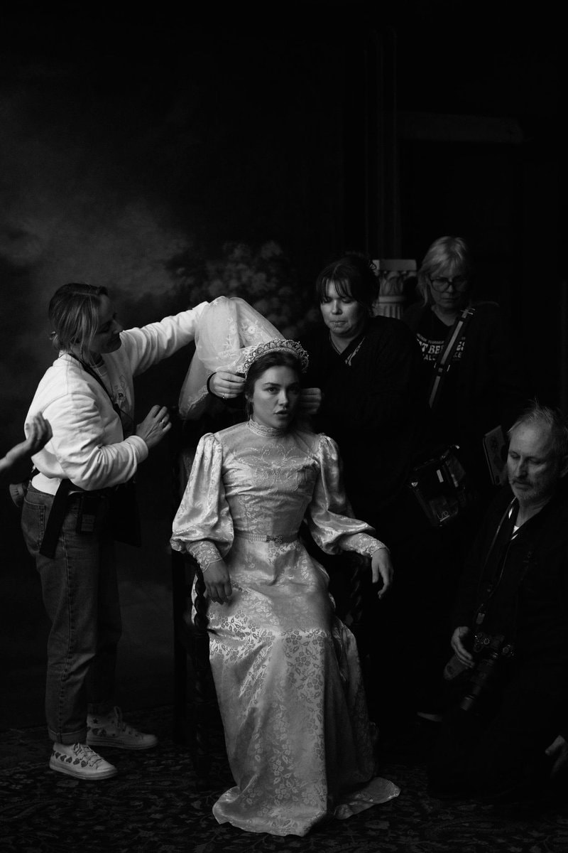 Florence Pugh and Mike Faist EAST OF EDEN (photo 1 of 2)
