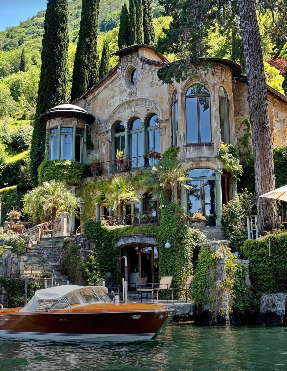 Breathtaking mansion Lake Como Italy (photo 2 of 2)