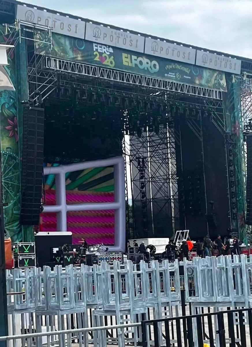 Katy Perry FENAPO stage setup (photo 2 of 2)