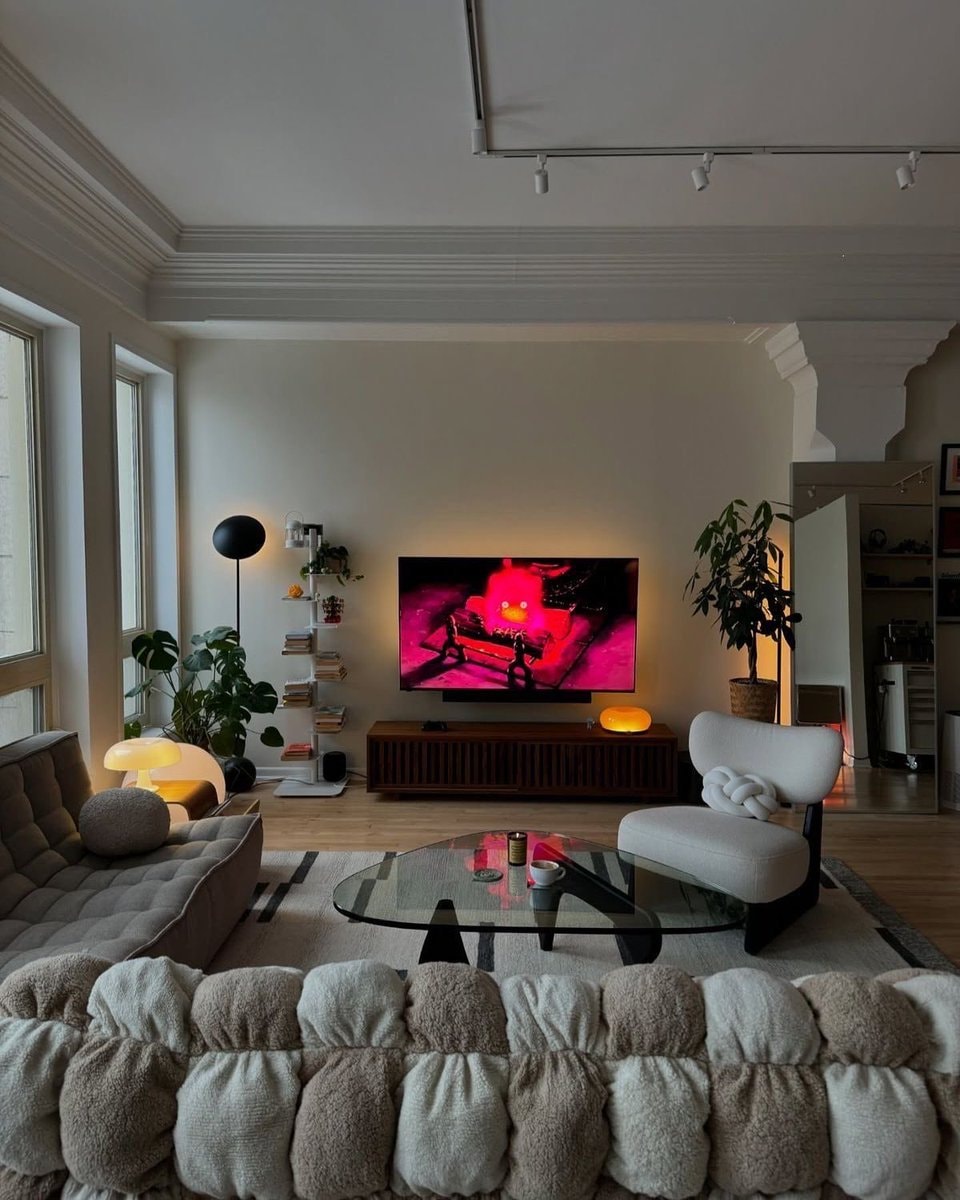 Cozy living room with TV 🥰 (photo 2 of 2)