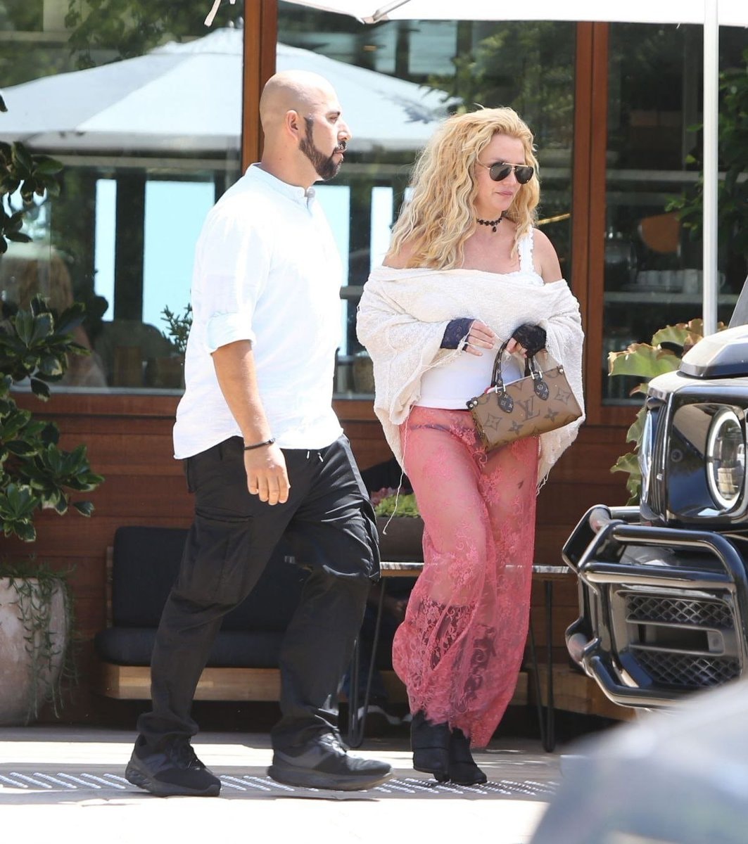 Britney Spears Malibu summer style (photo 4 of 4)
