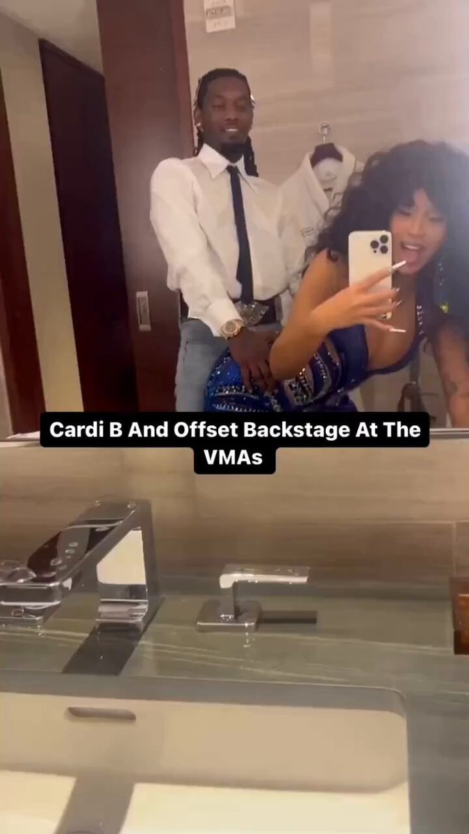 Cardi B and Offset VMA selfie Cardi B and Offset VMA selfie