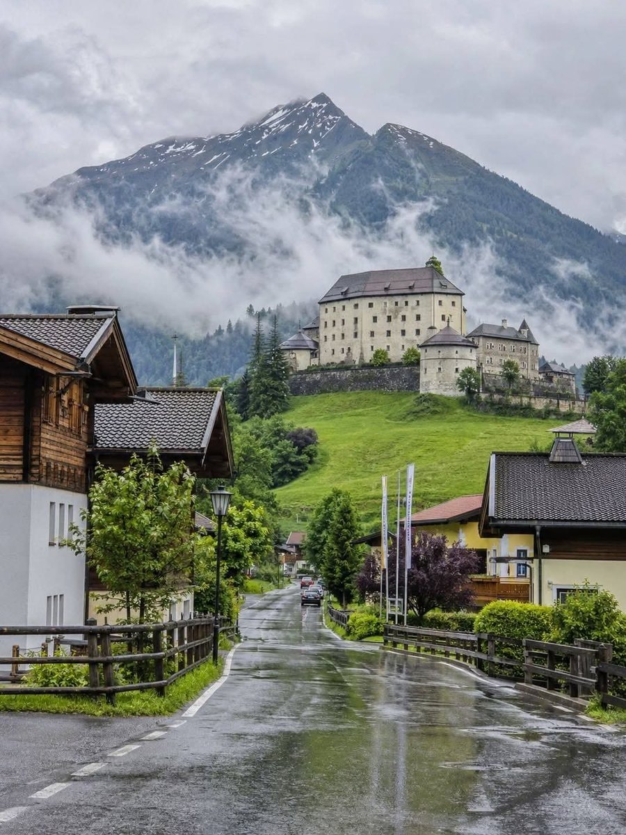 Kaprun Austria village castle