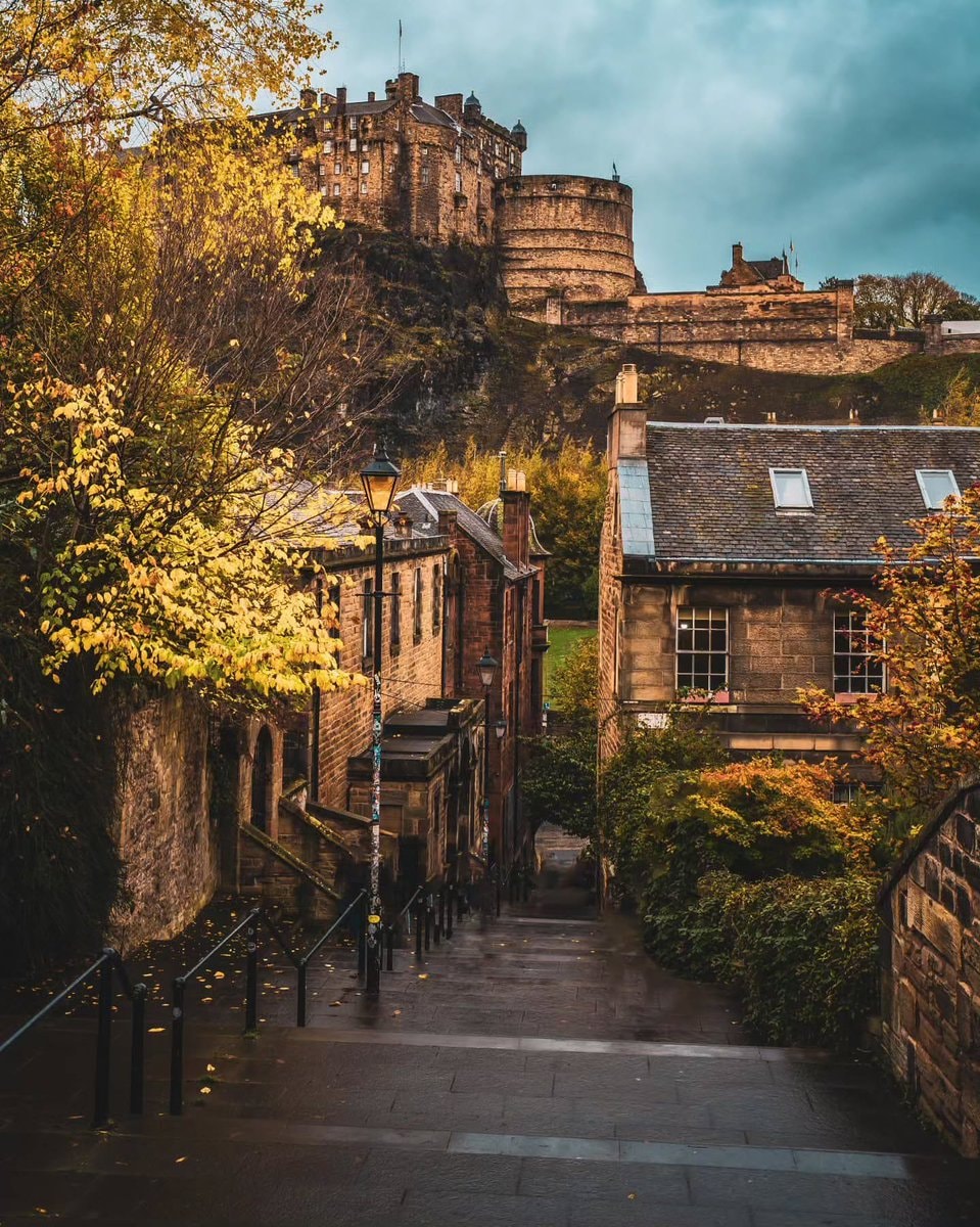 Edinburgh in autumn (photo 2 of 2)