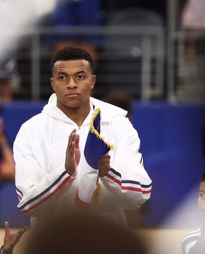 Kylian Mbappé on Ballon d'Or (photo 2 of 2) Kylian Mbappé on Ballon d'Or (photo 2 of 2)