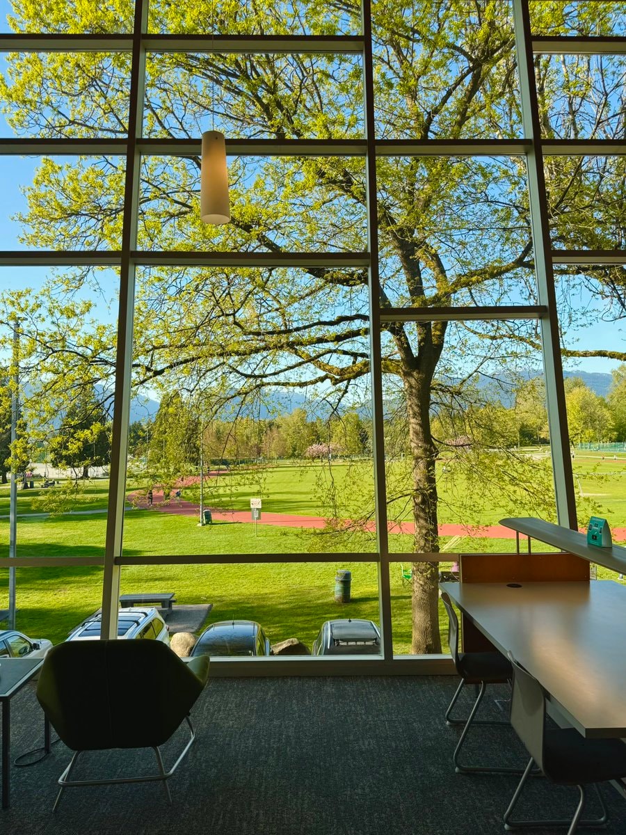 Canada public library interior (photo 2 of 2)
