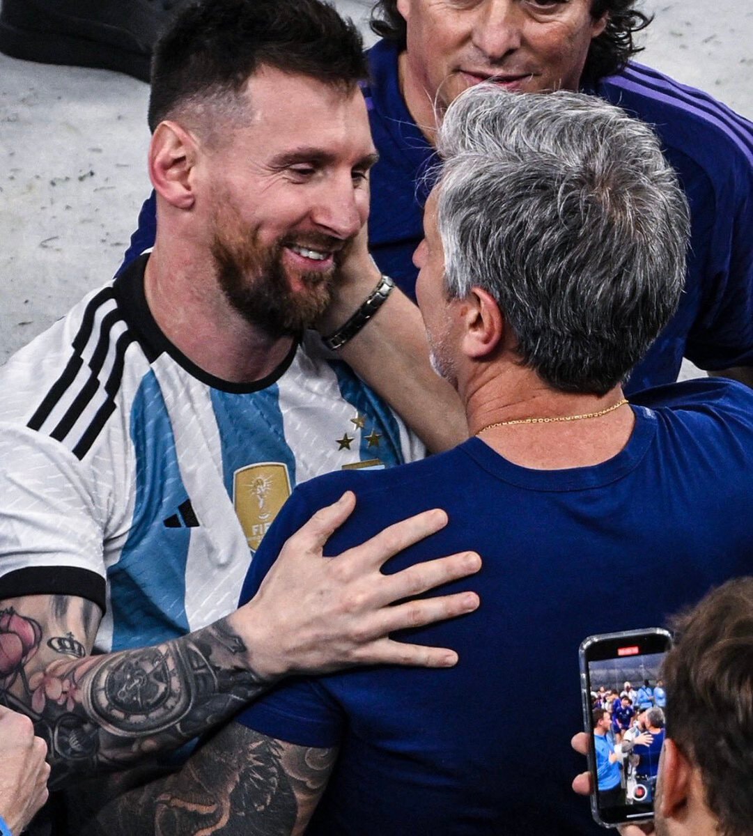 Gaston Edul tribute to Lionel Messi