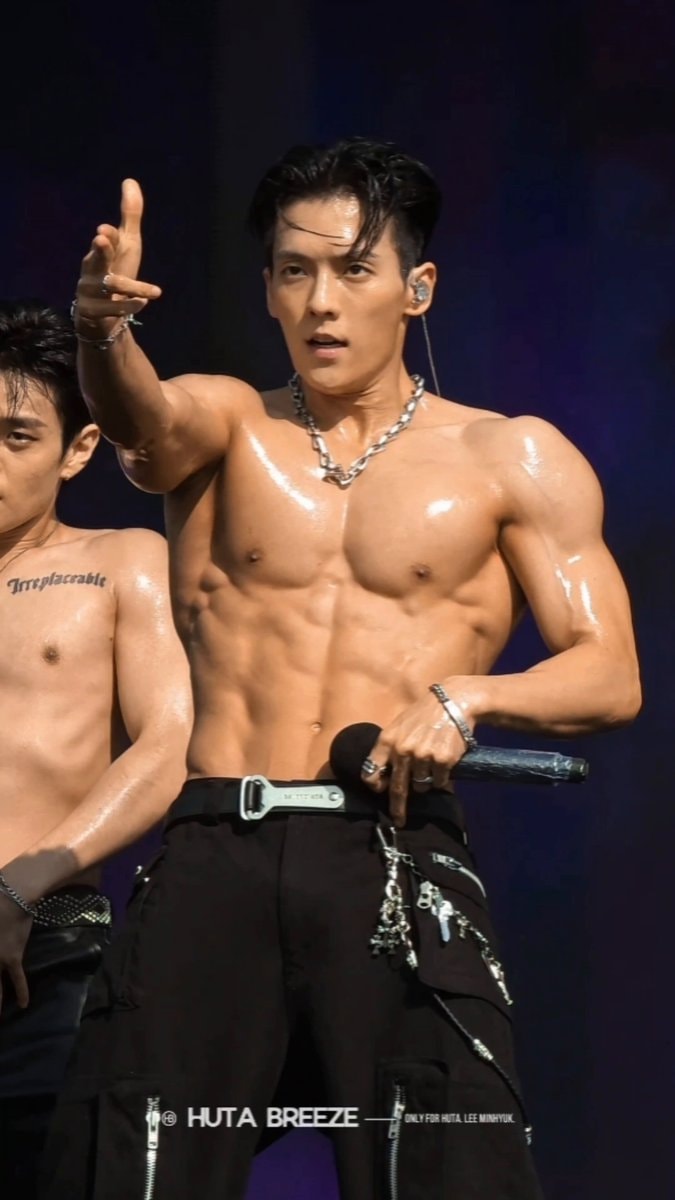 Minhyuk BTOB Waterbomb performance