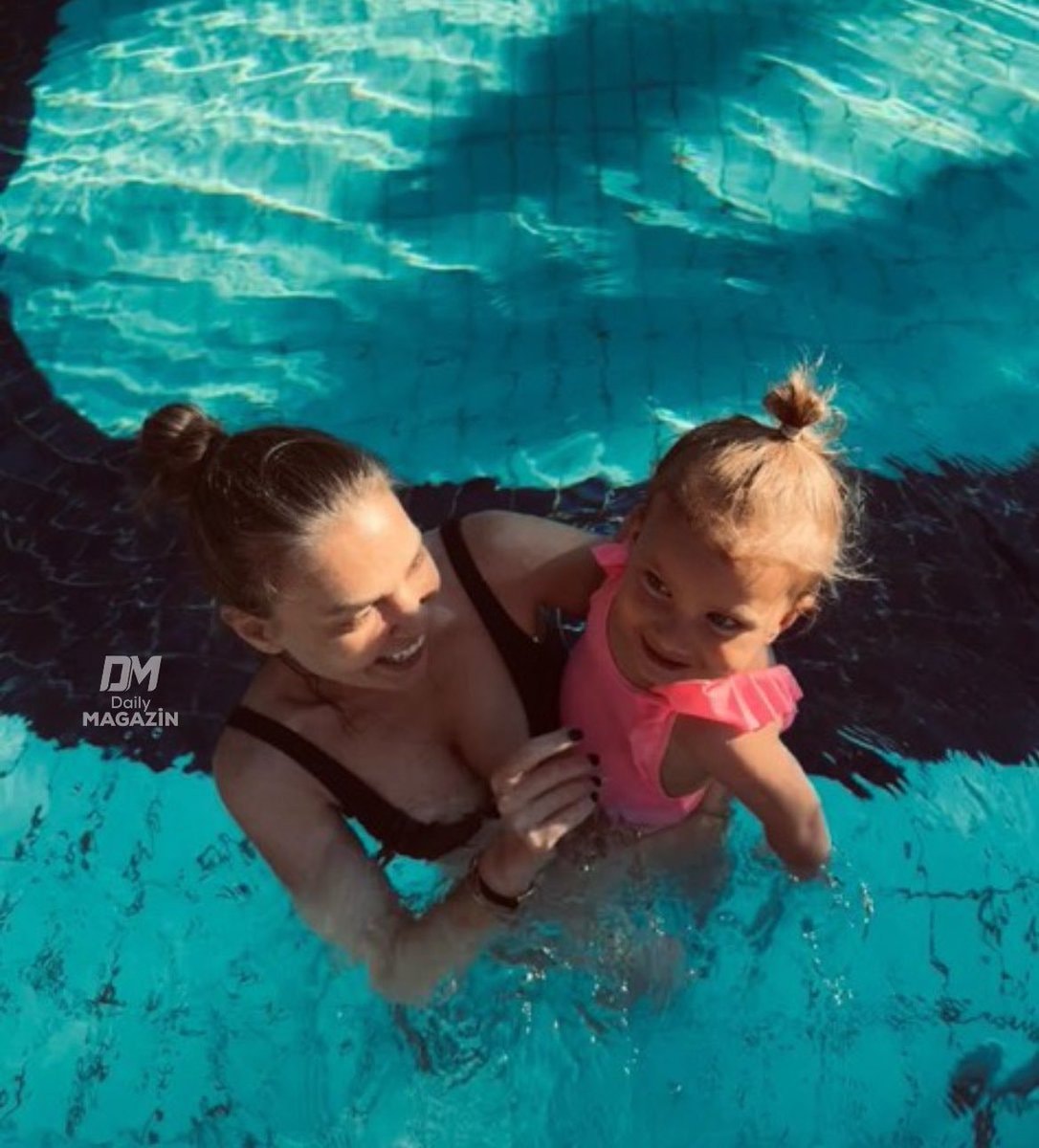 Aslı Enver Elay pool summer (photo 1 of 2)
