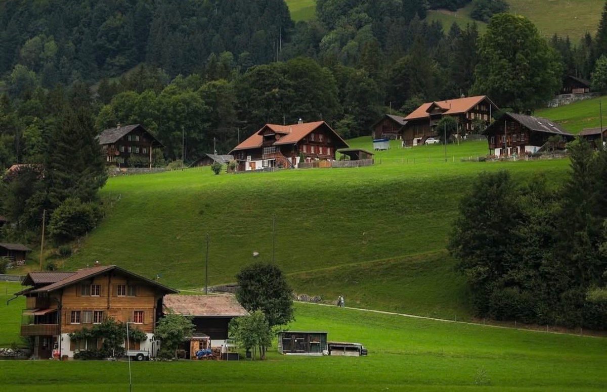 Switzerland alpine village (photo 2 of 4)