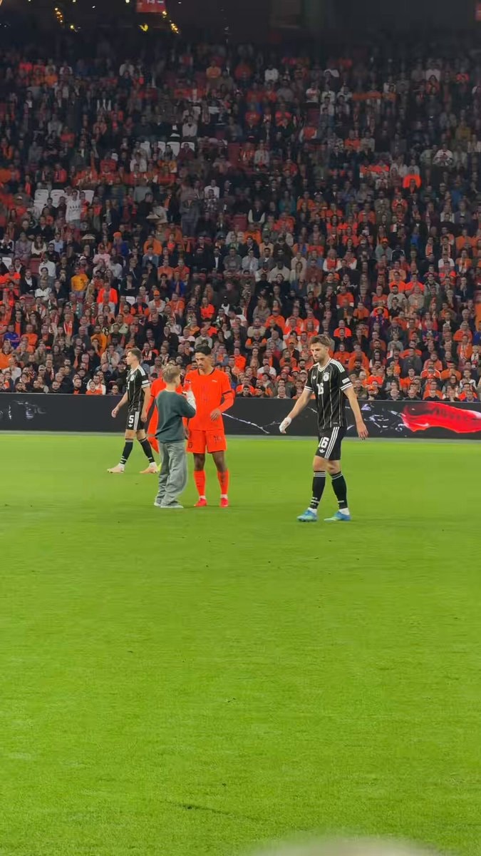 Dutch fan dodging guards