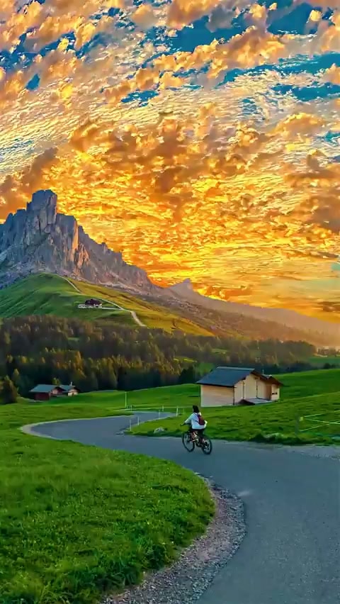 Cycling through Italy's mountain roads Cycling through Italy's mountain roads