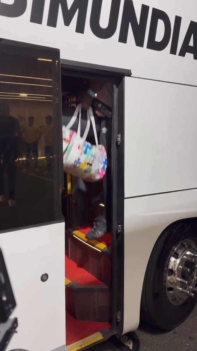 Neymar match arrival routine