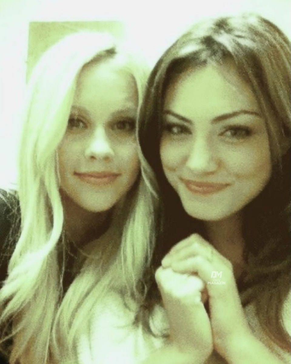 Phoebe Tonkin Claire Holt viral throwback