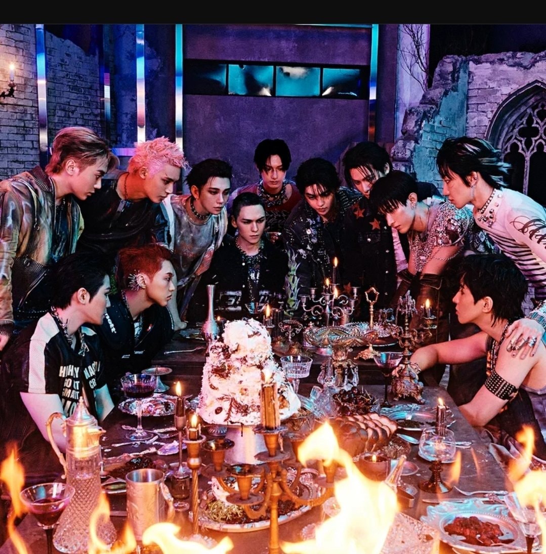 SEVENTEEN renews contracts with Pledis Entertainment