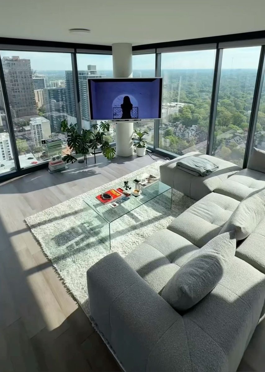Apartment with panoramic city view (photo 2 of 3)